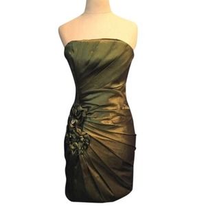 Capricho Green Cocktail Dress Size 4 NWT